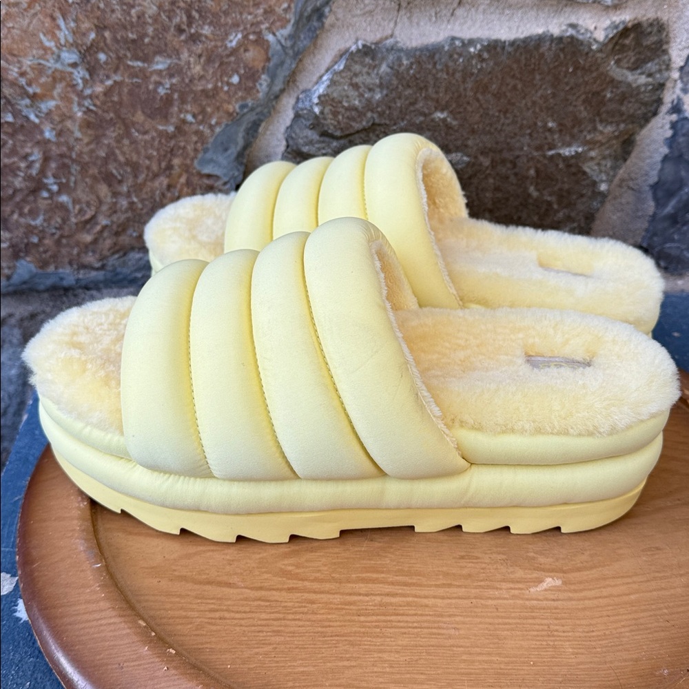 NEW UGG Maxi Curly Slide Sandal Yellow Sheepskin Platform Slippers Women Size 12 - Picture 4 of 8